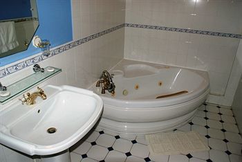 Hadley Bowling Green Inn درويْتويتش المظهر الخارجي الصورة